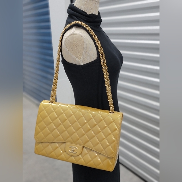 AuthenticCHANEL Jumbo XL single classic flap in a Creamy Gold patent leather ✨️ - Picture 3 of 17